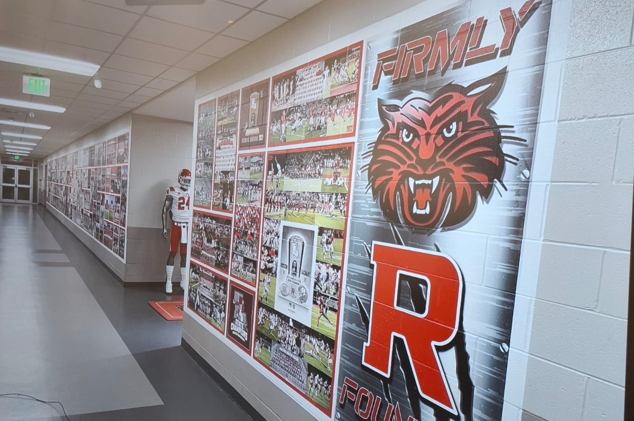 Druk ścienny w szkole - branding sportowy